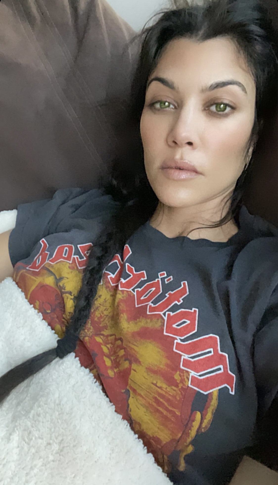 Kourtney Kardashian Looks Like A Completely Different Person! Is Her Wild New Look For Travis Barker?? 