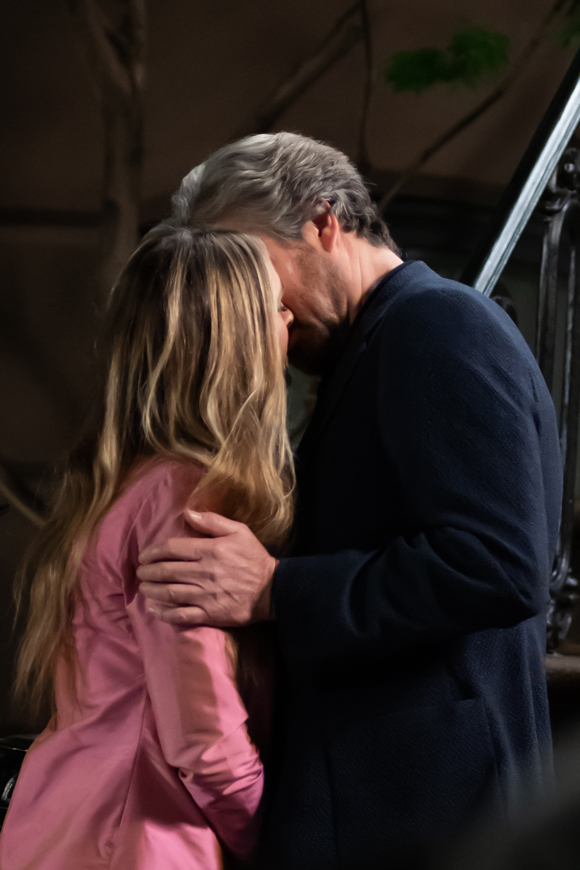 Sarah Jessica Parker and Jon Tenney kiss on set of SATC revival