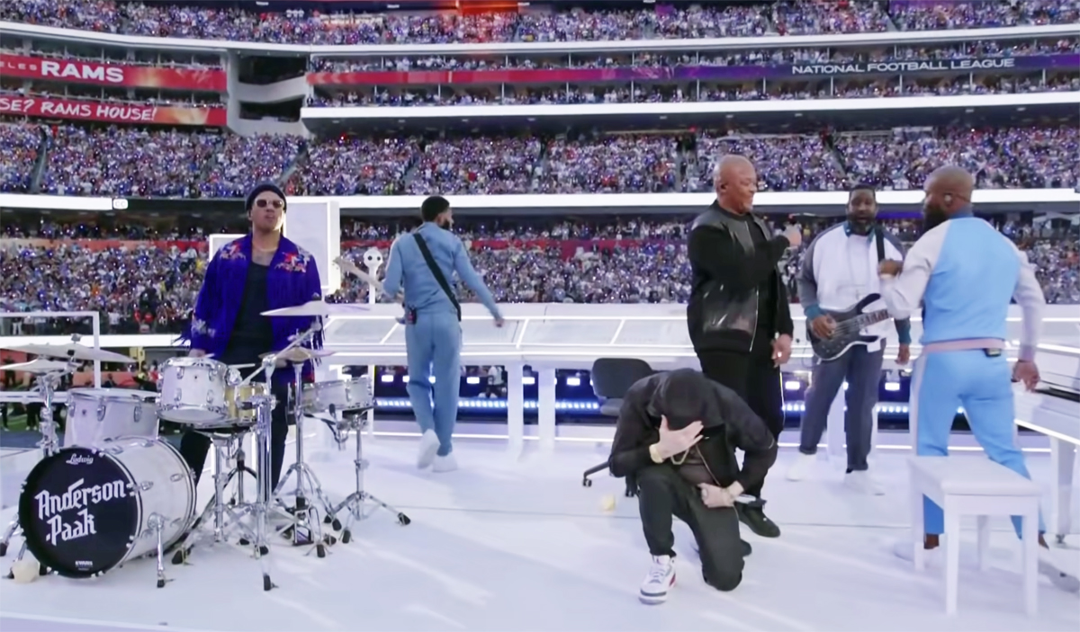 Eminem’s Daughters Fangirl At Super Bowl Halftime Show – CUTE!